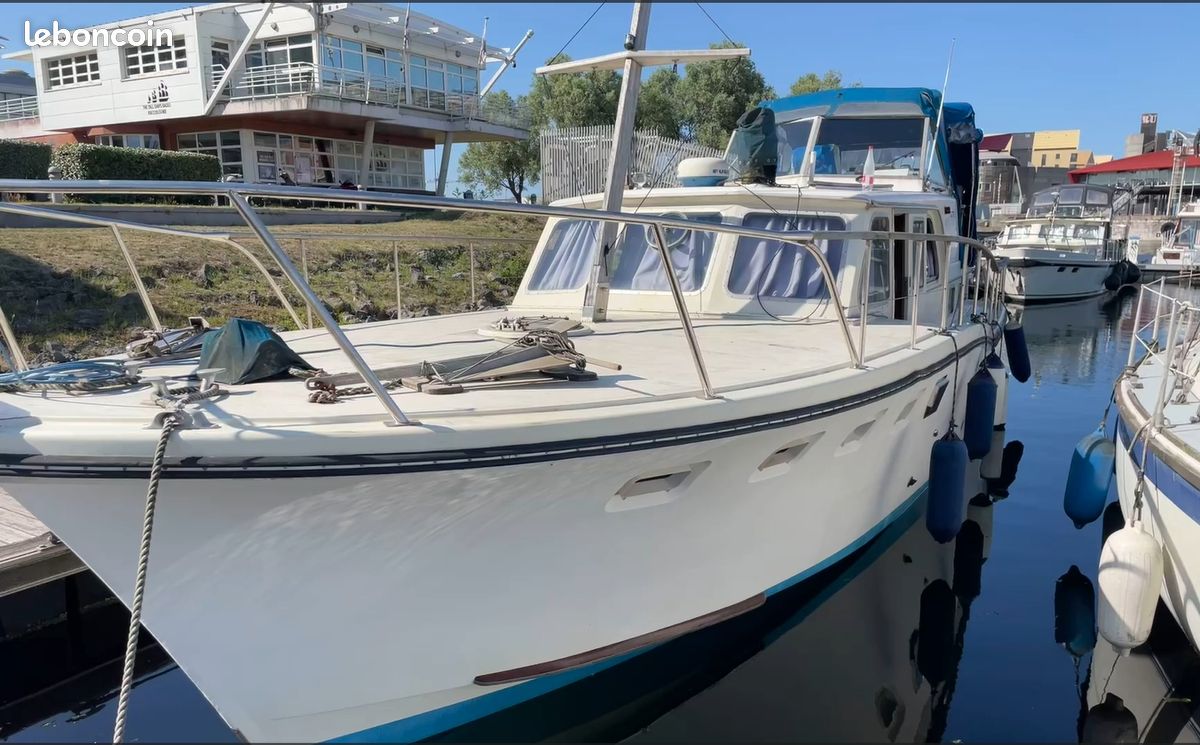 Bateau moteur 12m (image 2)