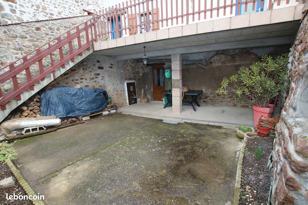 Maison 10 pièces 179 m² · à Limony · 179 m² · 228 000 €
