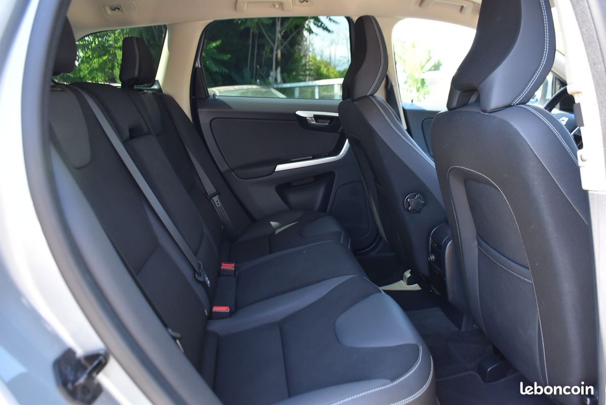 Volvo xc60 d5 awd 205 ch bva geartronic momentum phase 1 (image 4)