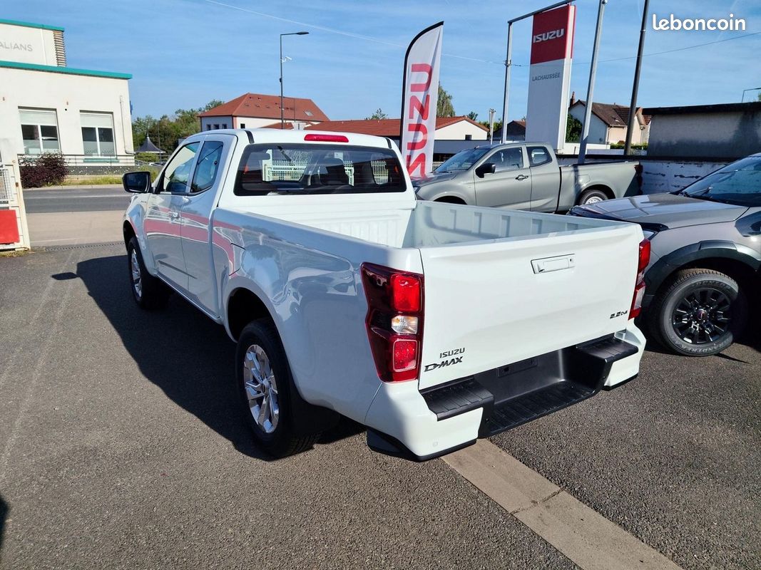 Isuzu D-MAX 2.2 DDI 164CH EVOLUTION SPACE M/T (image 2)