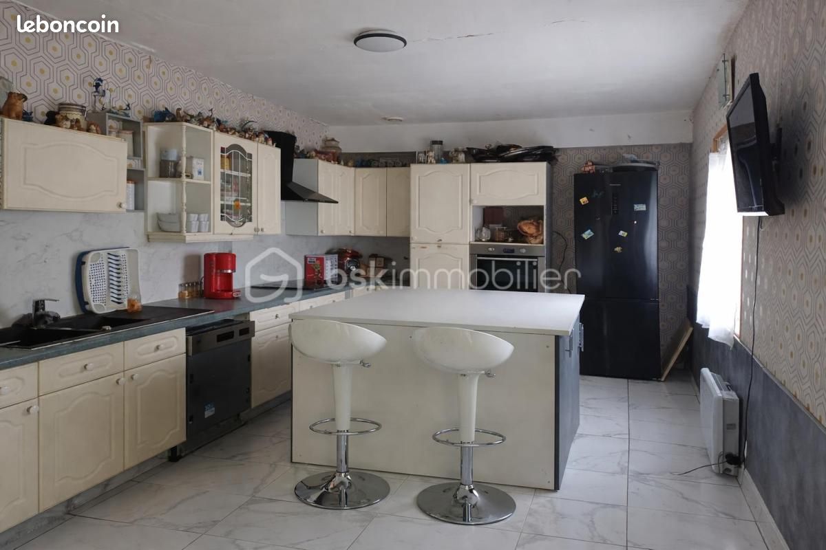 Maison 8 pièces 160 m² · à Saint-Hilaire-du-Harcouët · 160 m² · 169 000 €