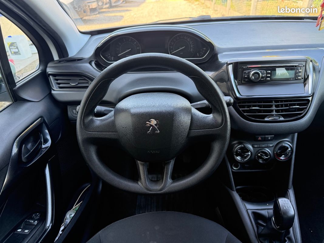 PEUGEOT 208 1.2 82ch Style uniquement pour l'export (image 9)