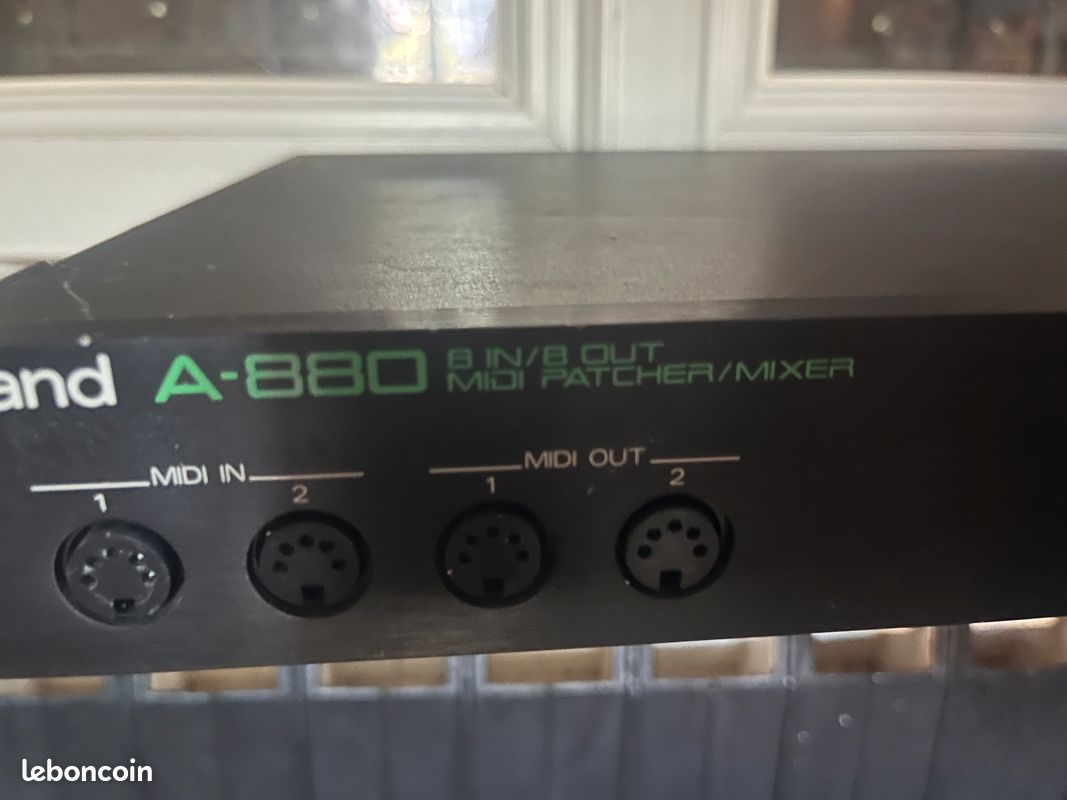 Vends patcher midi Roland A-880 (image 1)