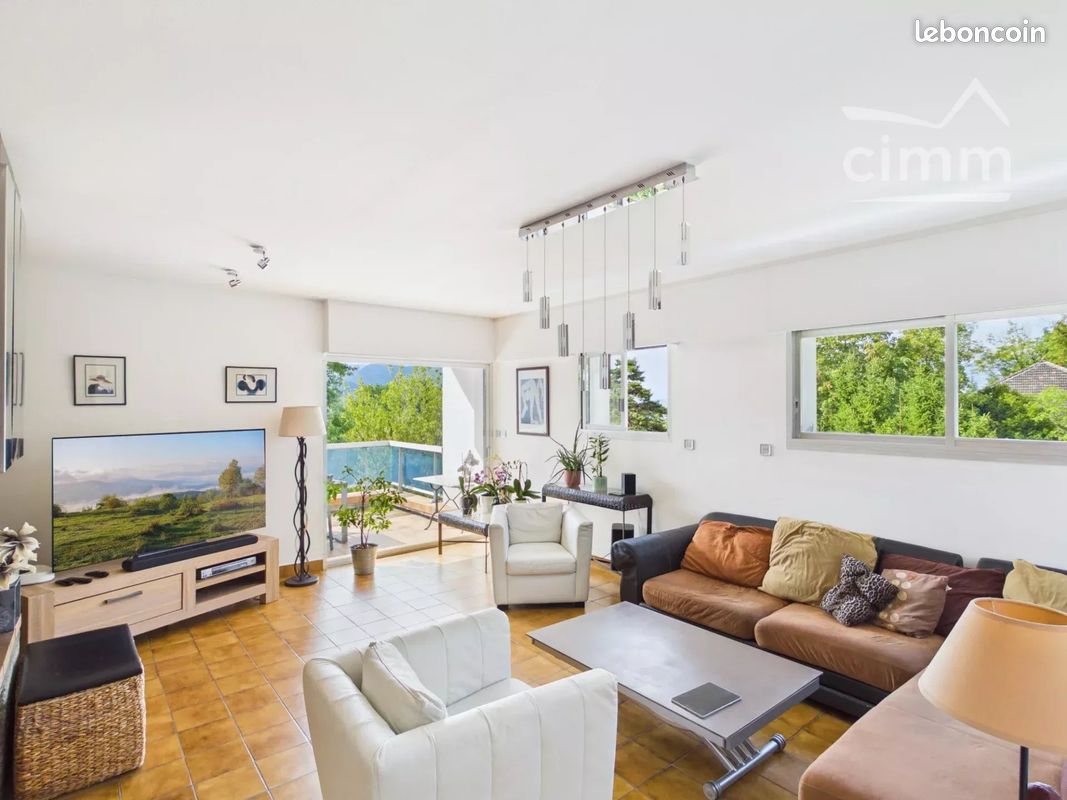 Appartement 1 pièce 141 m² · à Meylan · 141 m² · 630 000 €
