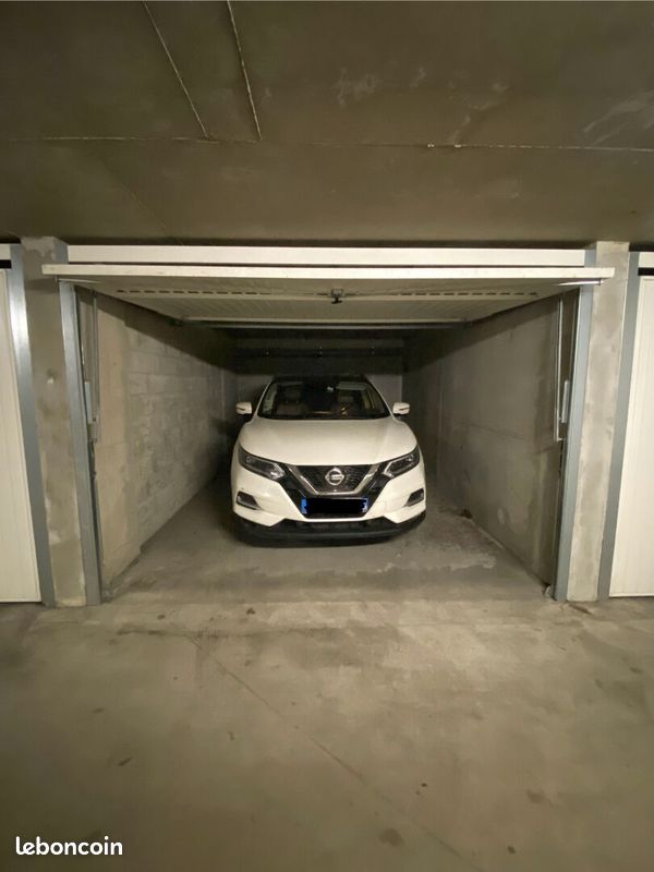 Parking/box LYON · 30 000 €