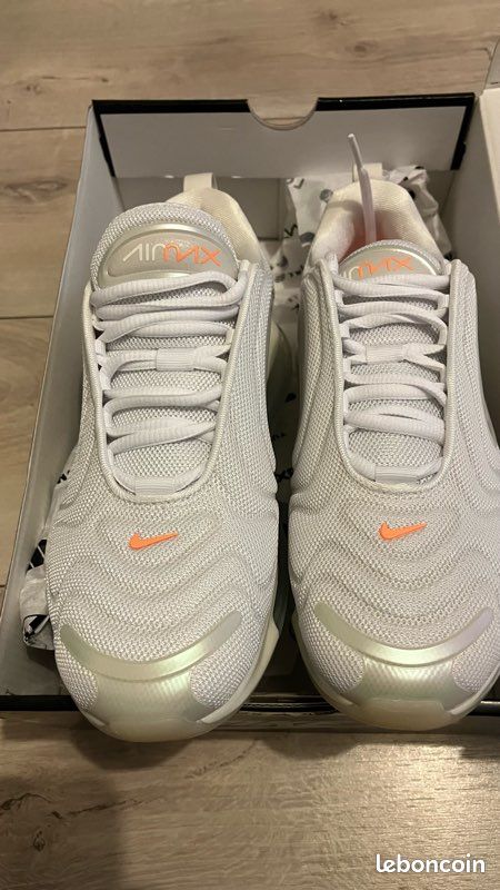 Basket Nike air Max 720 blanche Chaussures