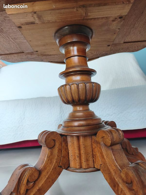 Table violon en bois massif avec pied central (image 14)