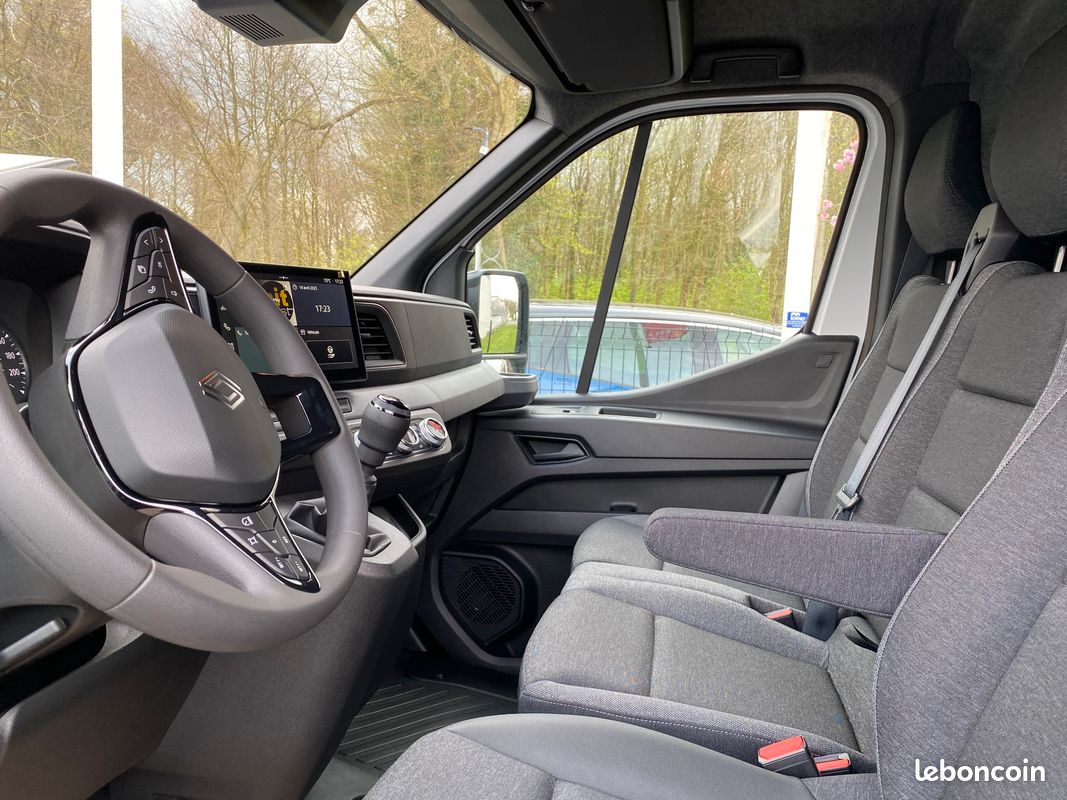 Renault Nouveau Master L3H2 ADVANCE 3T5 Blue dCi 150ch sur parc (image 8)