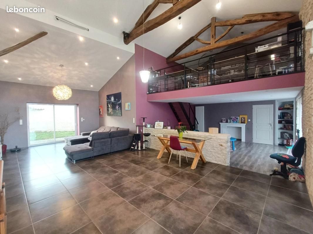 Longère 8 pièces 325 m² - Champigny en Rochereau 86170 (image principale 3)