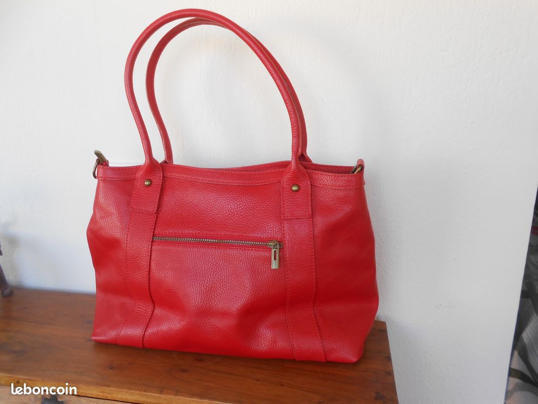 Grand Sac à Main Cuir Rouge Double You Porté épaule - Occasion En Bon état, Parfait Pour Un Look Rétro
