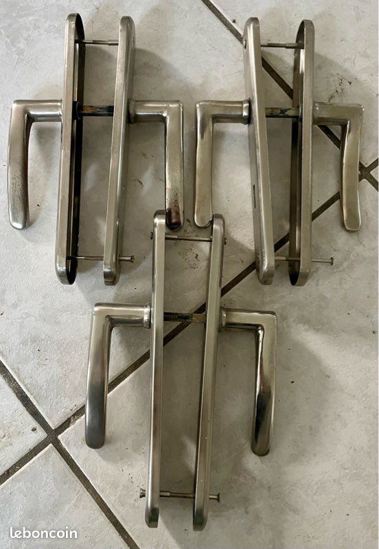 Lot de cinq poignées de porte avec emplacement pour clef (image 1)