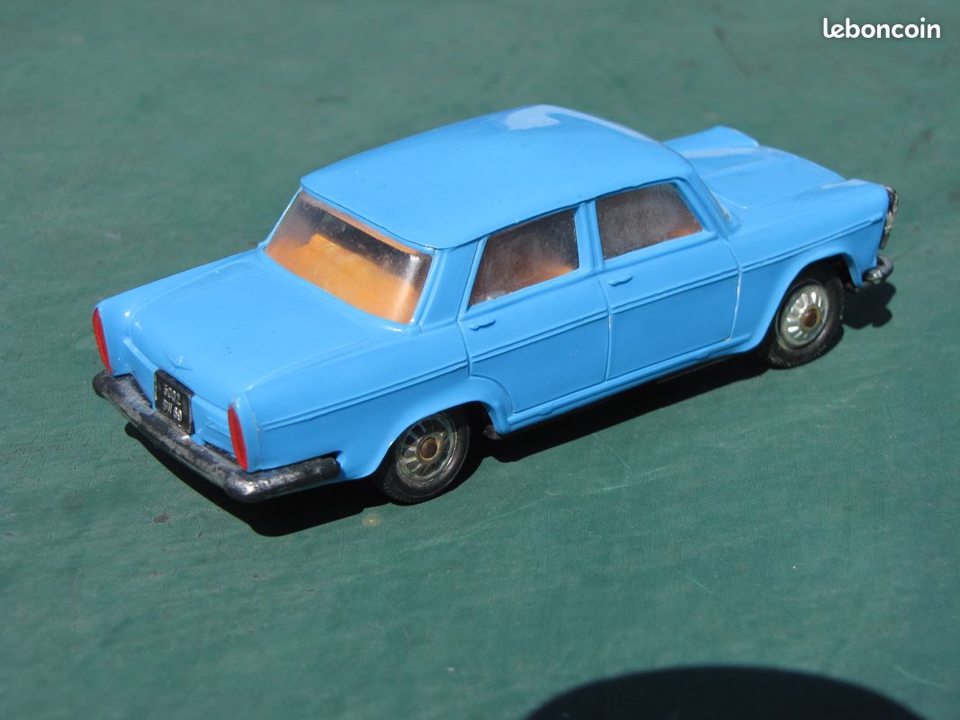AU JOUET PARISIEN: Solido Modèle n° 133 Fiat 2300 S Cabriolet Ghia