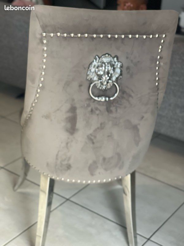 Table effet marbre et chaises (image 2)