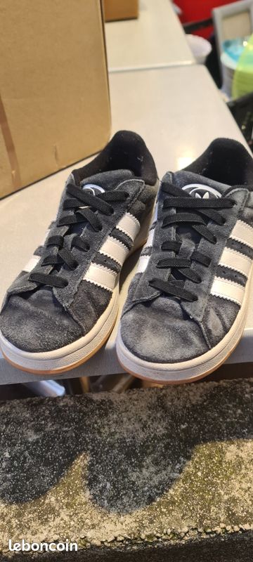Paire de Basket Sneakers Adidas Campus taille 34 enfant Vêtements