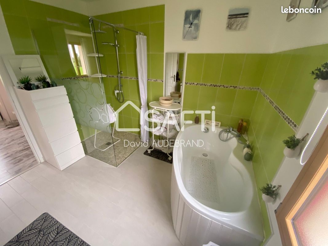 Pavillon 8 pièces 155 m² - Sauzé-Vaussais 79190 (image principale 7)