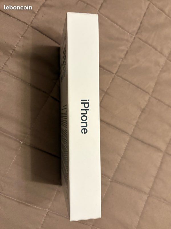 À vendre boîte vide iPhone 14 Plus (image 2)