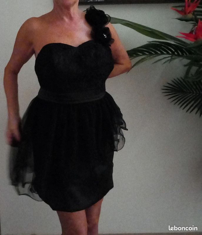Robe de soirée noire bustier en dentelle satin et tulle taille 34