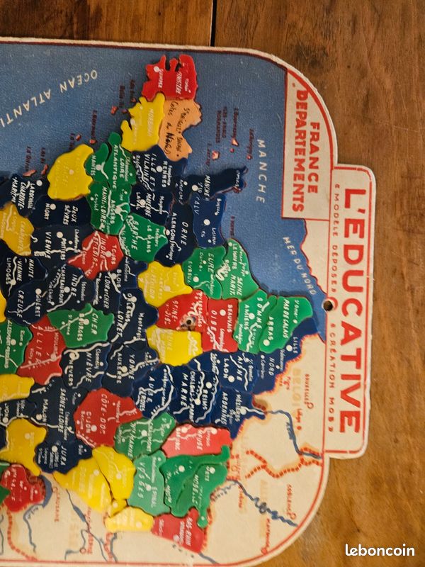 ANCIENNE CARTE DE France magnétique LE GAULOIS départements et 77