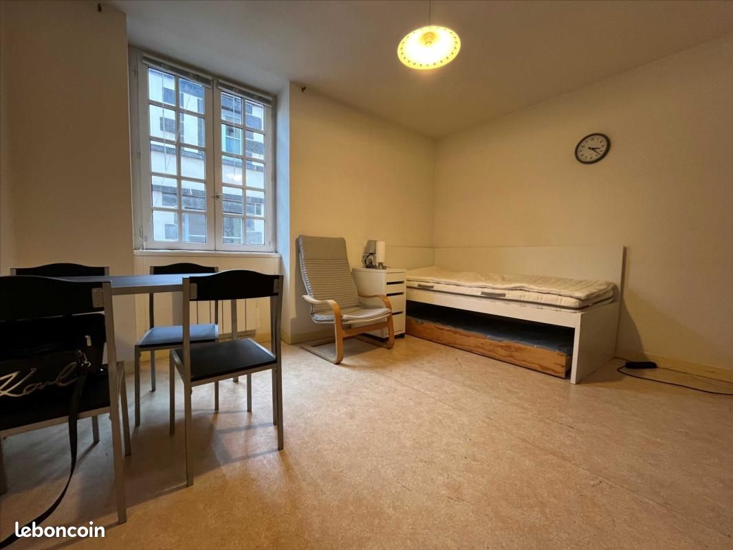 Appartement 1 pièce 25 m² · à Riom · 25 m² · 390 €