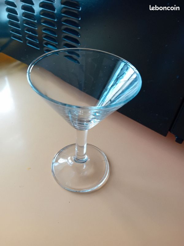 Verre sur pied (image 3)