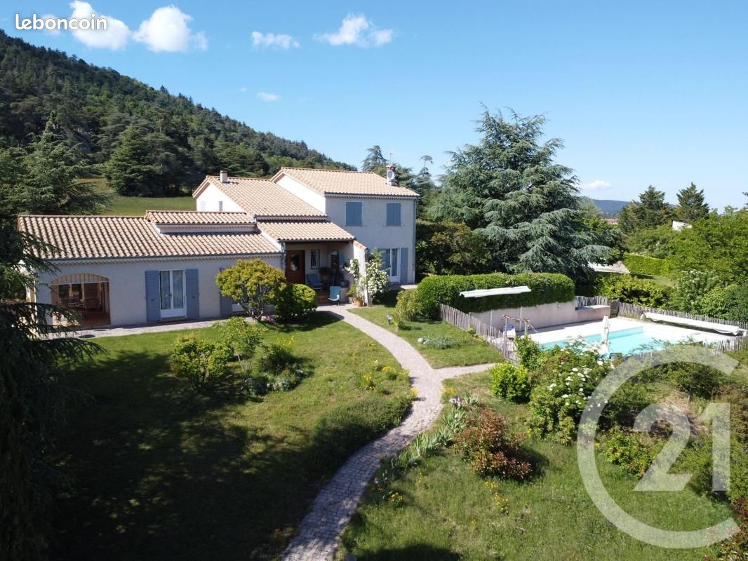 Maison 9 pièces 255 m² · à Annonay · 255 m² · 530 000 €