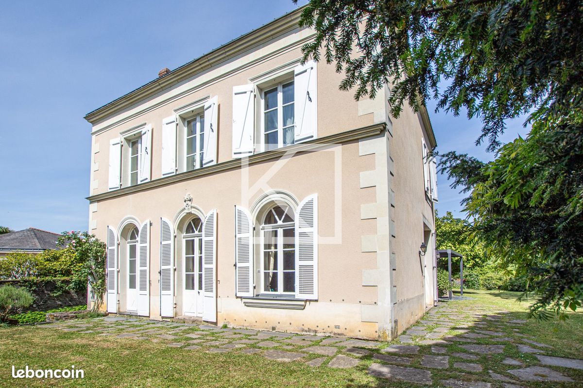 Maison 7 pièces 214 m² · à Segré-en-Anjou Bleu · 214 m² · 650 000 €