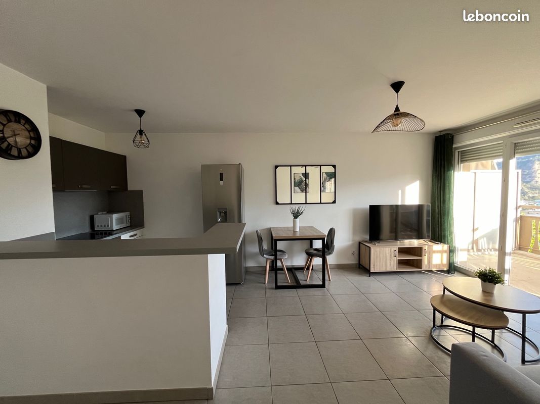 Parking 2 pièces 41 m² · à Carros · 41 m² · 990 €/mois
