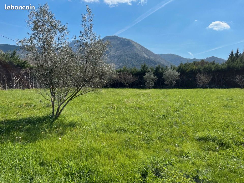 Terrain 1 231 m² Condorcet · 86 000 €