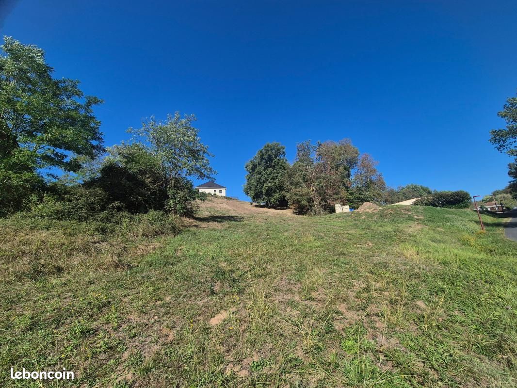 Terrain 1234 m² · à Cublac · 29 000 €
