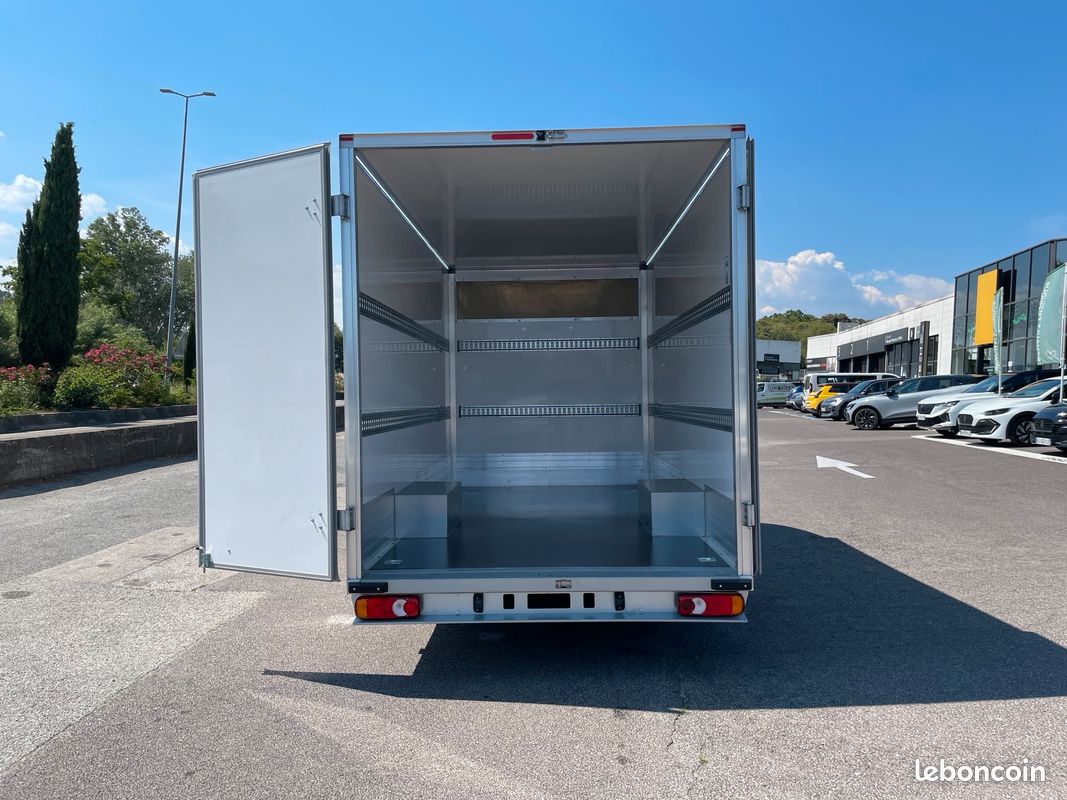 Renault master grand volume 20m3 l3 3t5 advance blue dci 170 auto (image 3)