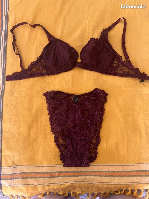 Ensemble lingerie La PERLA soutien-gorge et culotte Vêtements
