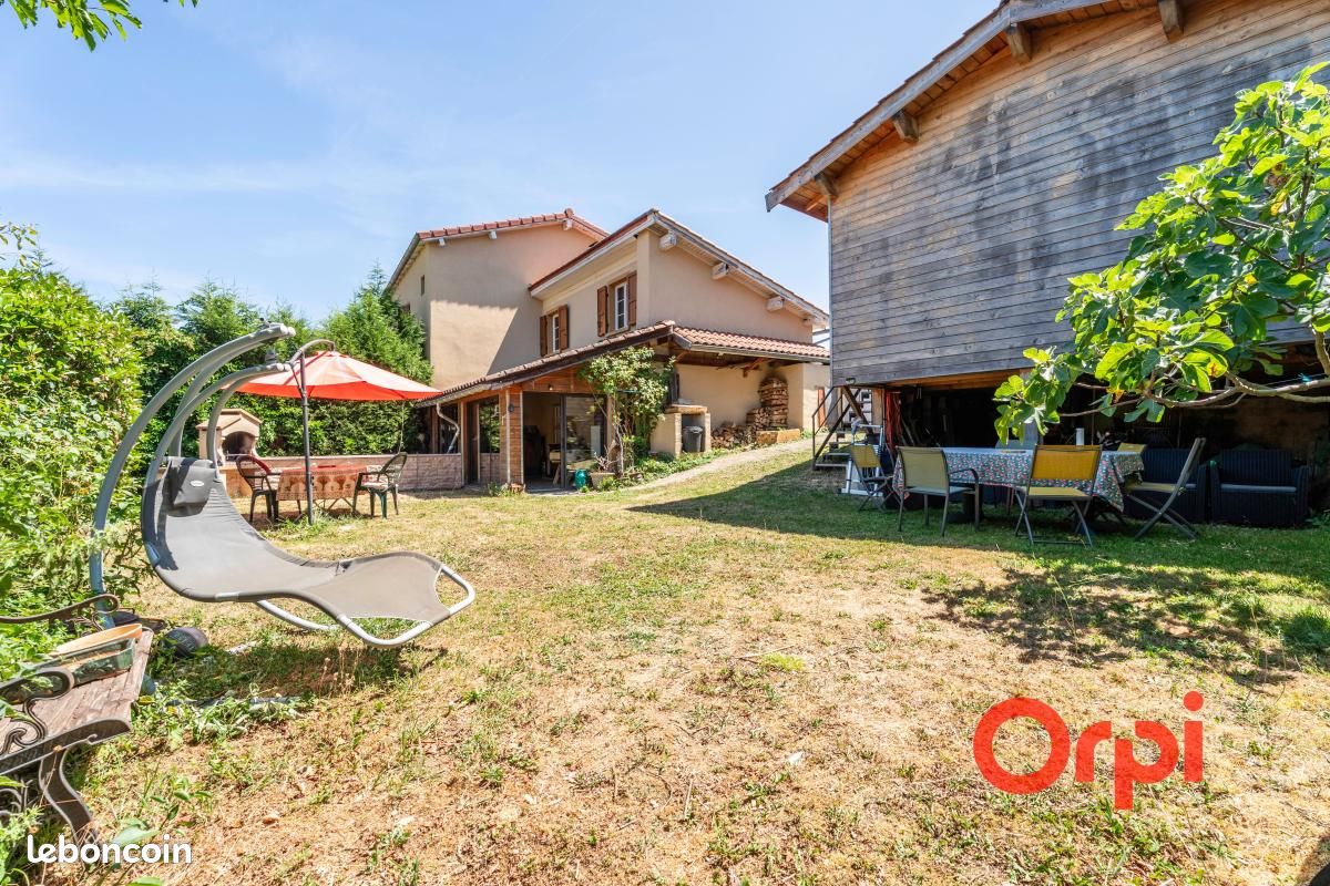 Maison 6 pièces 158 m² · à Brussieu · 158 m² · 390 000 €