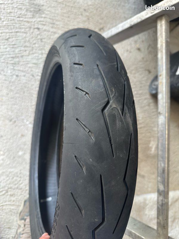 Pneu pirelli diablo Rosso 4 (image 1)