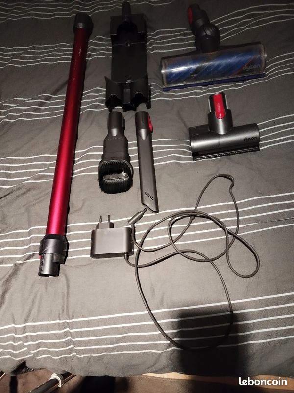 Vends pièces d aspirateur Dyson v8 (image 5)