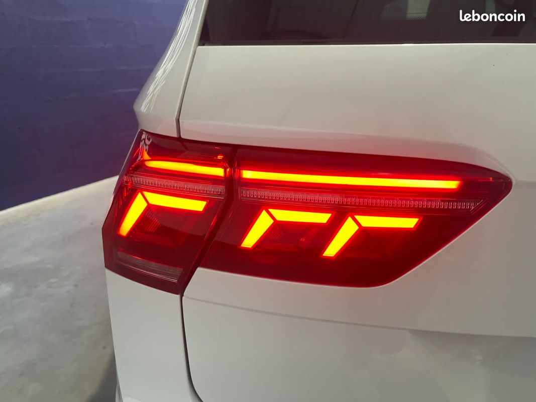 VOLKSWAGEN Tiguan 2.0 TDI 150ch R-Line - 2022 - CarPlay - Virtual cockpit - Led d'ambiance - Boîte auto (image 19)