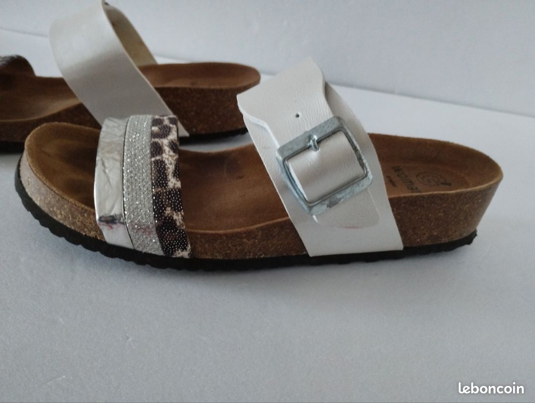 Sandales femme a larges brides brillantes et talon compense gris