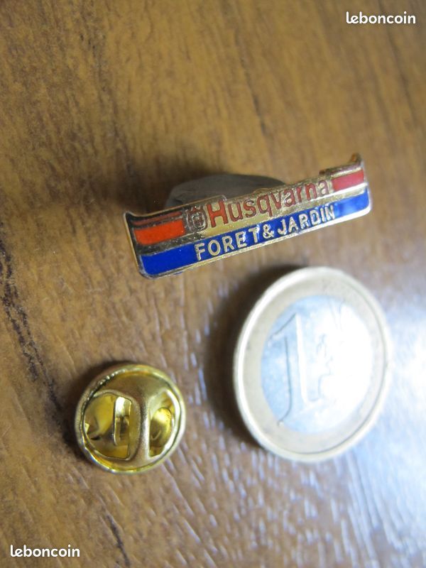 Pin's Husqvarna Forêt & Jardin , prix livré en suivi , LIRE (image 2)