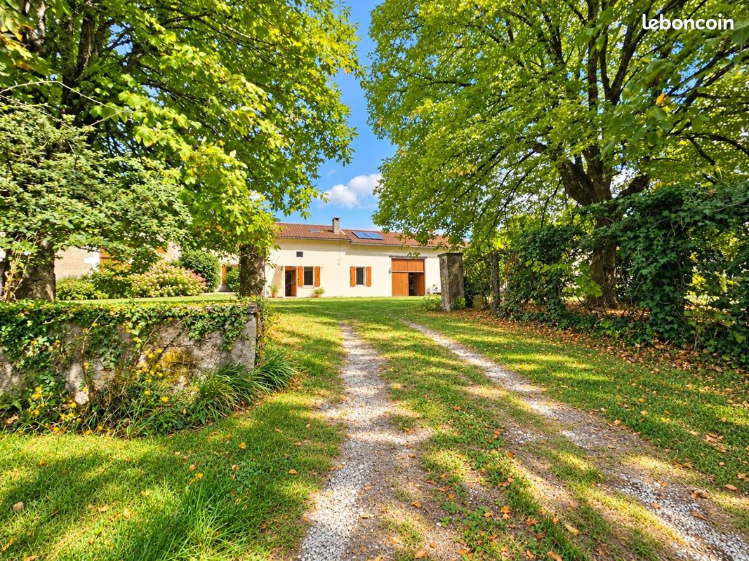 Maison 8 pièces 200 m² · à Petit-Bersac · 200 m² · 341 000 €