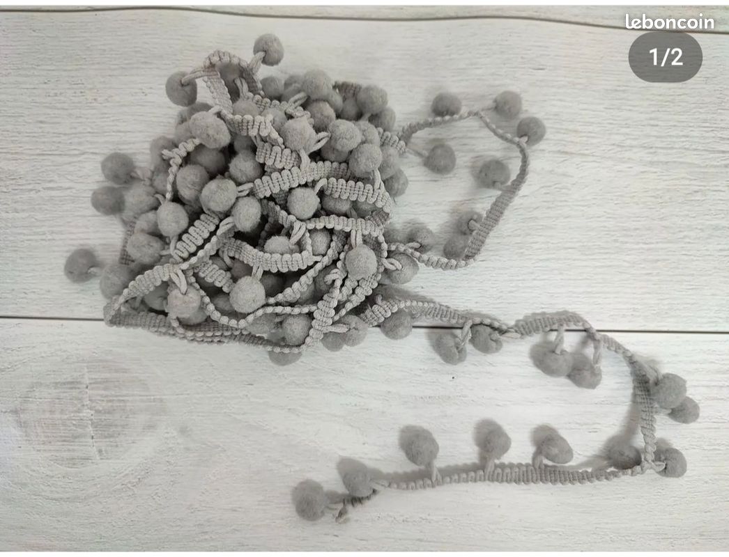 Galon de petits pompons gris clair (image 1)
