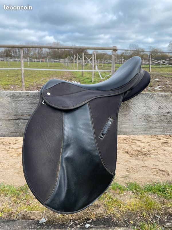 Selle synthétique noire (image 1)