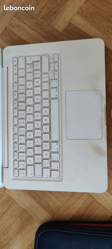Macbook 2010 (image 2)