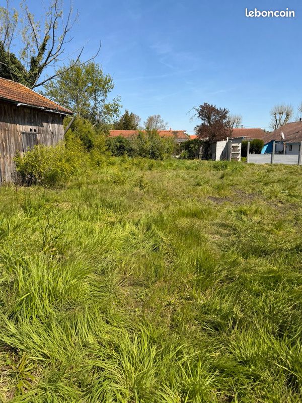 Terrain à bâtir de 352 m² à ARES (33) · à Arès · 247 000 €