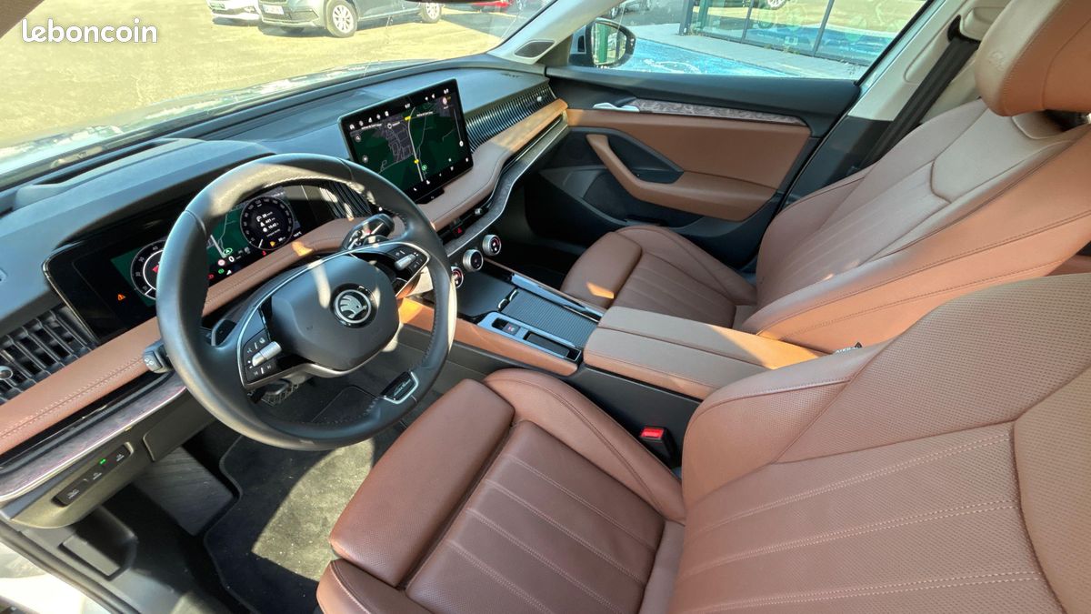 Skoda Superb Combi 1.5 TSI ACT 150ch mHEV Laurin & Klement DSG7 (image 3)