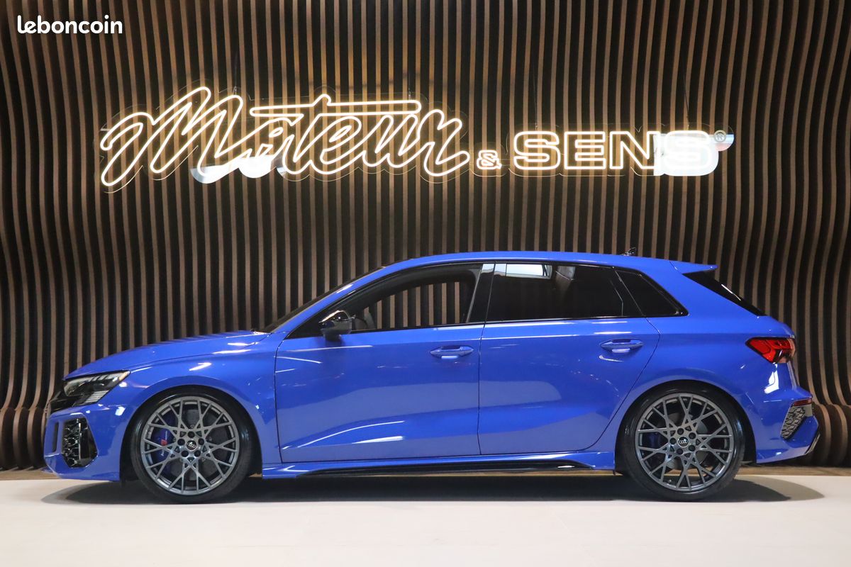Audi RS3 PERFORMANCE 1 of 300 - Échappement AKRAPOVIC - Projecteurs Matrix LED - Système audio Bang & Olufsen - Freins céramique - Toit ouvrant panoramique en verre (image 5)