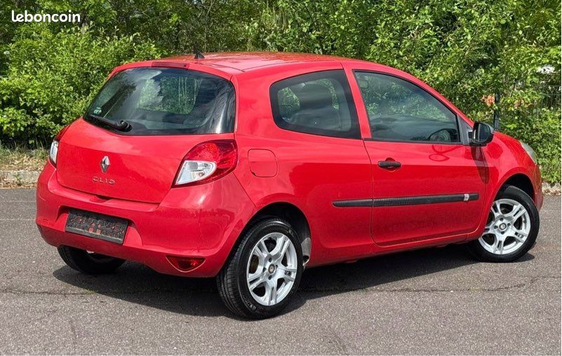 Renault clio 3 1.2 75 ch (image 2)