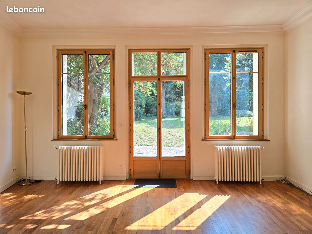 Maison 11 pièces 330 m² · à Orléans · 330 m² · 780 000 €
