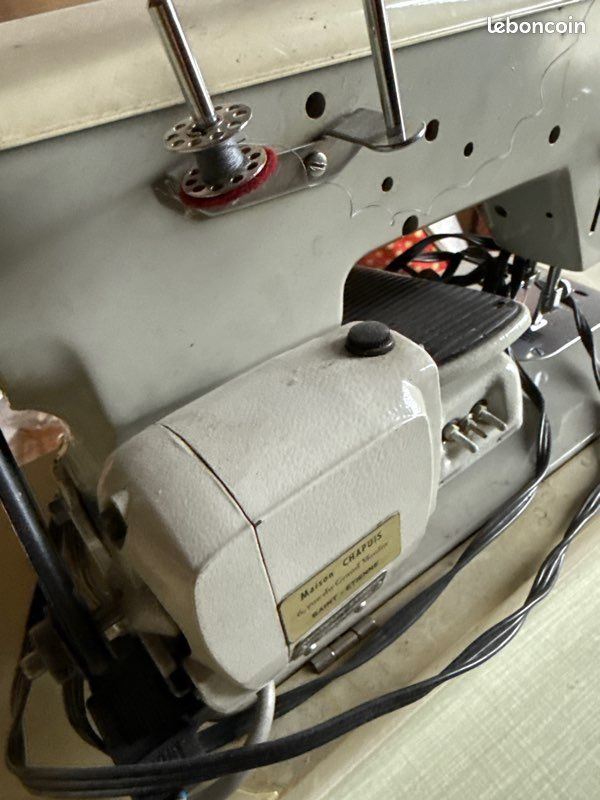 Machine à coudre (image 4)