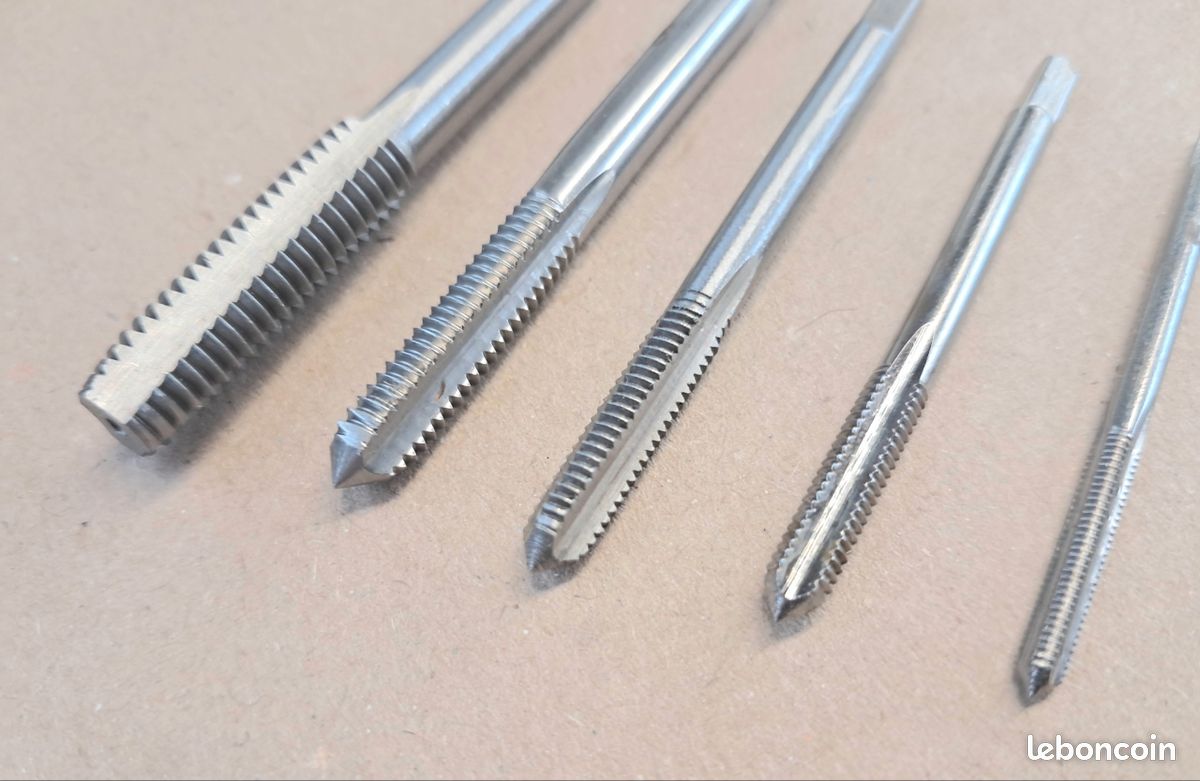 Lot de 6 Forets Taraudeurs Combinés M3 M4 M5 M6 M8 M10 avec Tige Hexagonale 6 mm, Kit Taraudage, Taraud Machine, Revêtement Antirouille, pour Perçage | Leroy Merlin