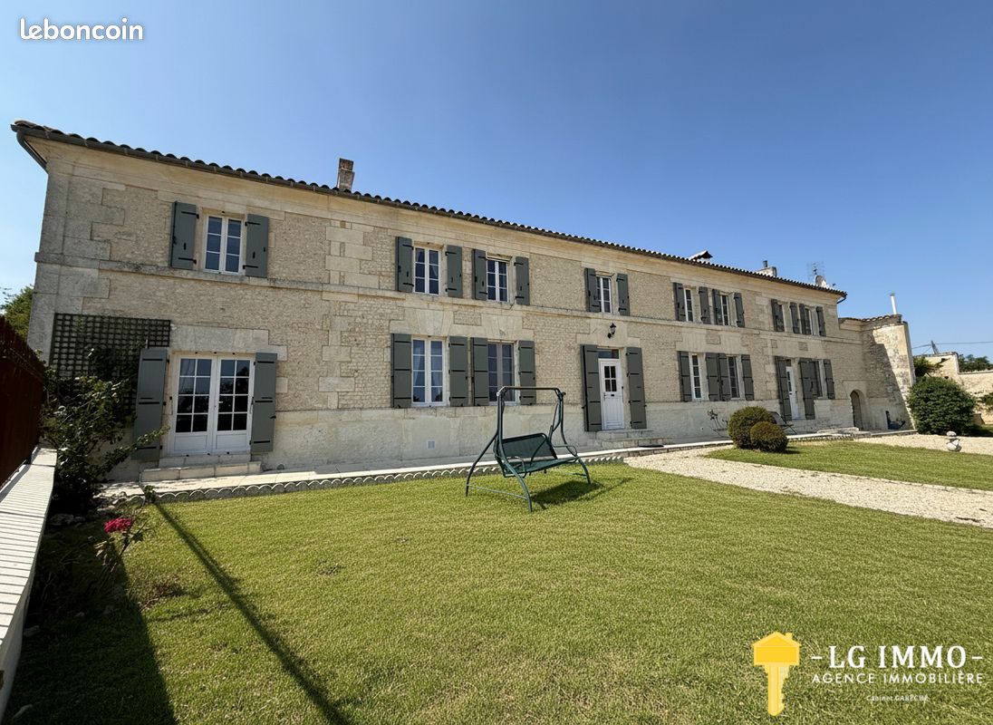 Maison 12 pièces 370 m² · à Mortiers · 370 m² · 570 000 €
