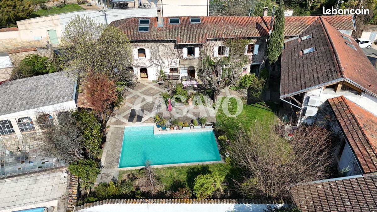 Maison 9 pièces 312 m² · à Reyrieux · 312 m² · 750 000 €